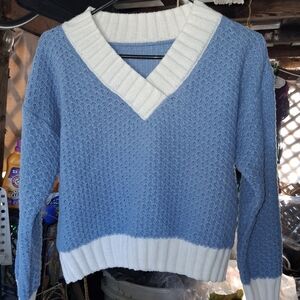 Source Unknown Light Blue and White V-Neck Textured Sweater